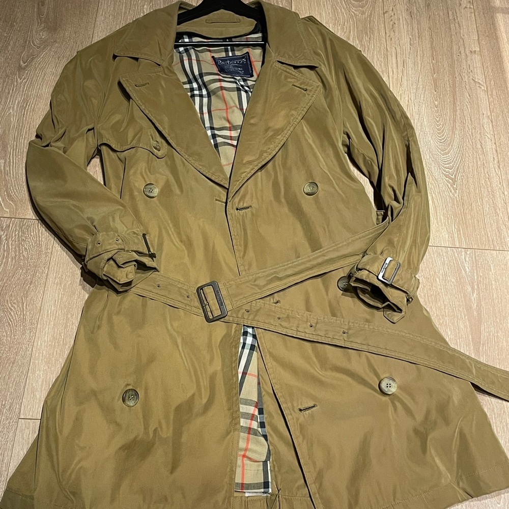 Burberry’s trench coat - tan